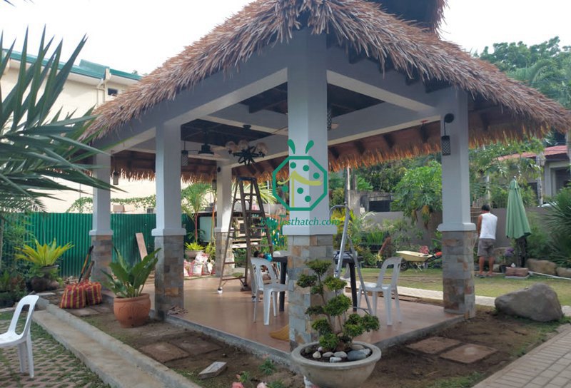Projeto de telhado de palha tropical para pátio de jardim privado nas Filipinas