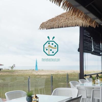 Solução de sistema de telhado de palmeira com materiais mistos artificiais para restaurantes turísticos