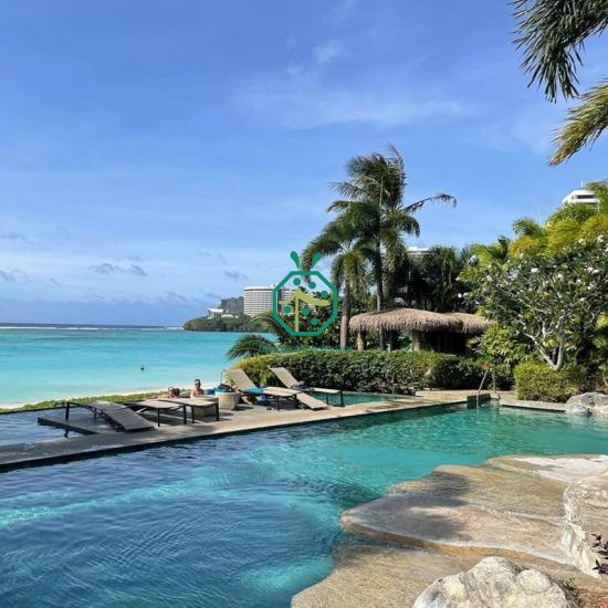 Windproof resort bungalow thatched roof