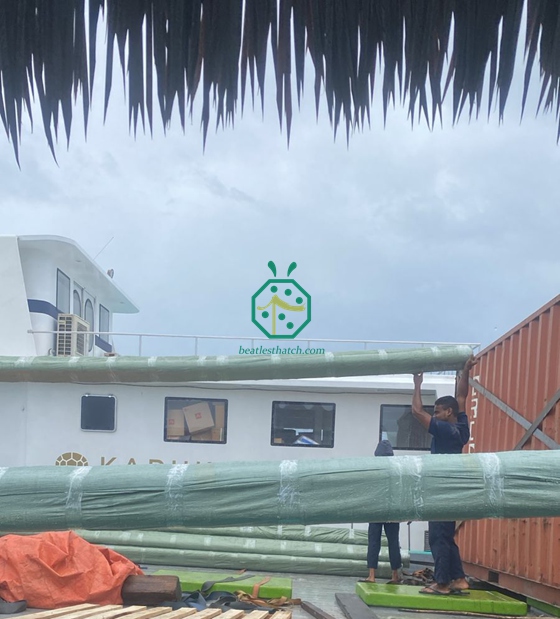 2.679 metros de varas de bambu de plástico entregues para decoração de cercas de resort nas Maldivas